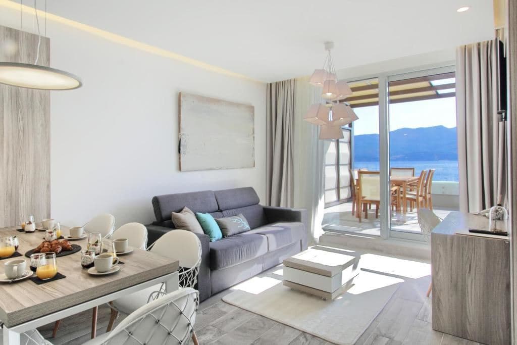 rooms-2-bedroom-premium-suite-seaview-balcony