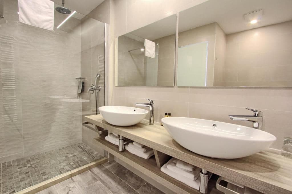 rooms-2-bedroom-premium-suite-seaview-balcony