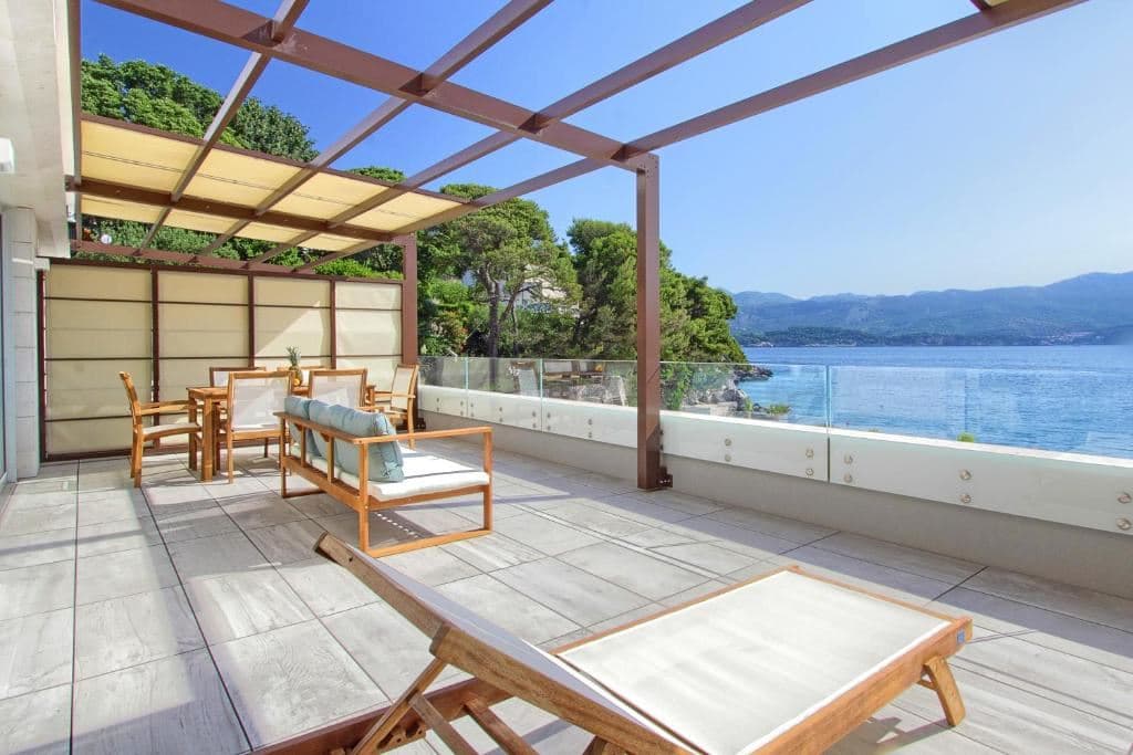rooms-2-bedroom-premium-suite-seaview-balcony