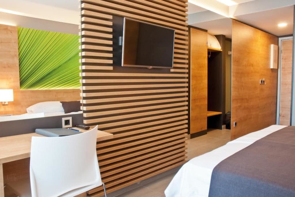 rooms-triple-superior-room-balcony
