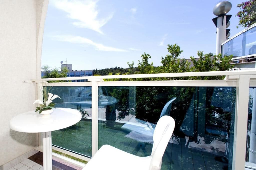 rooms-twin-classic-room-seaside-balcony
