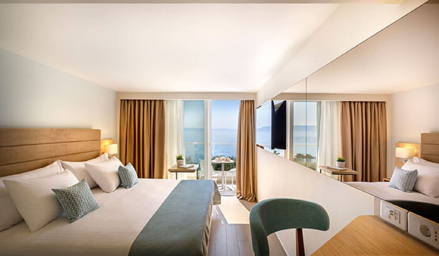 rooms-double-superior-room-sea-view-balcony