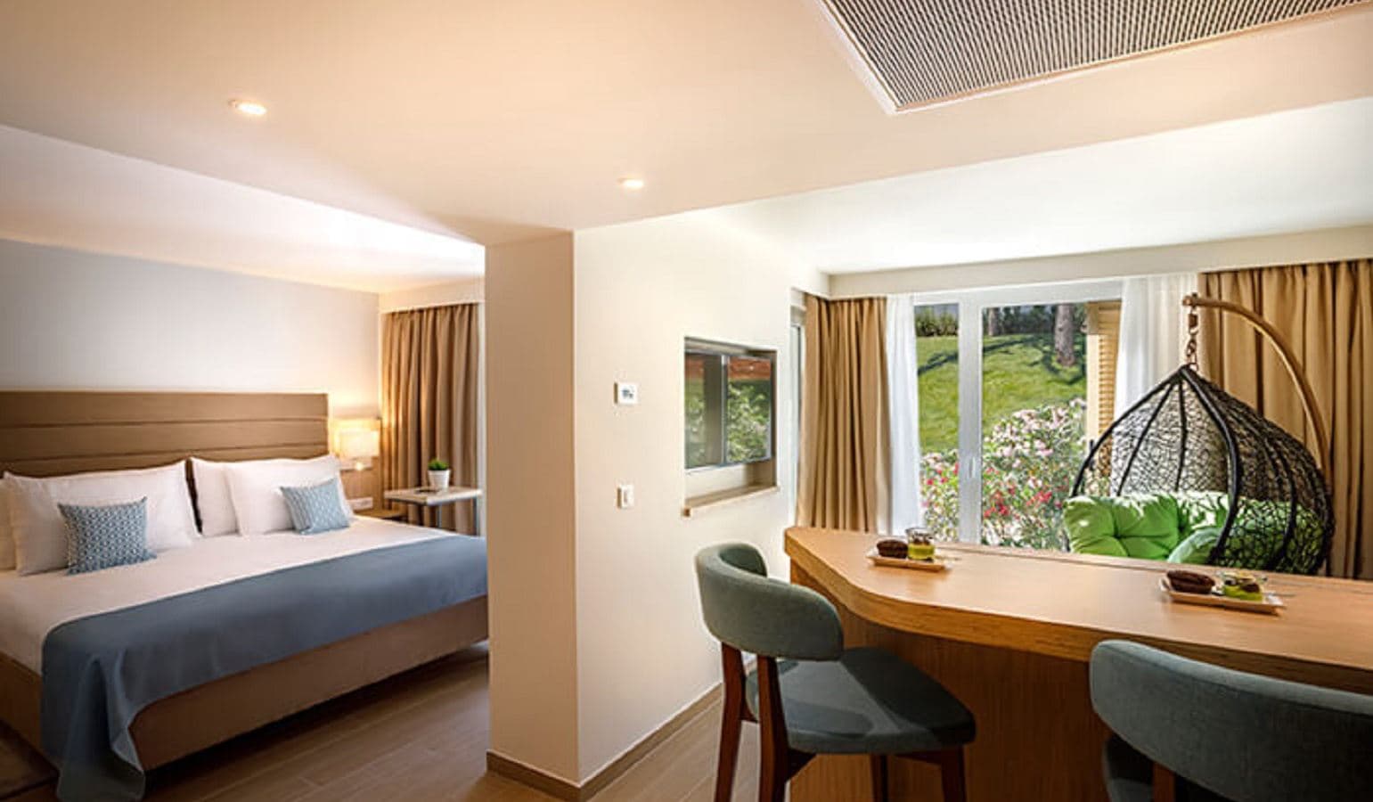 rooms-junior-suite-balcony