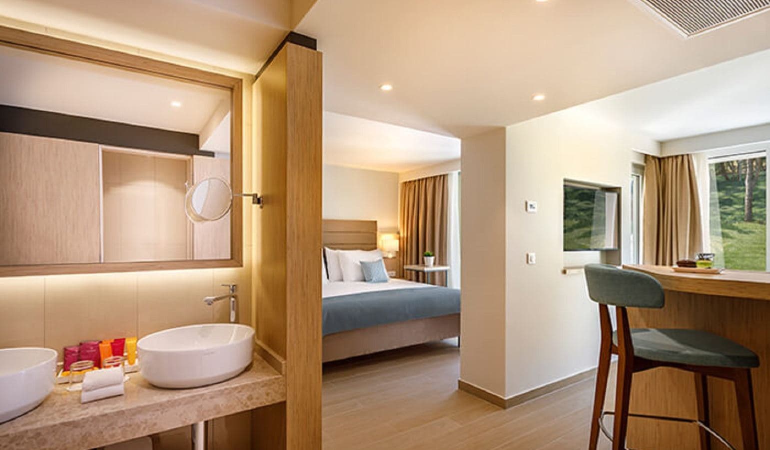 rooms-junior-suite-balcony