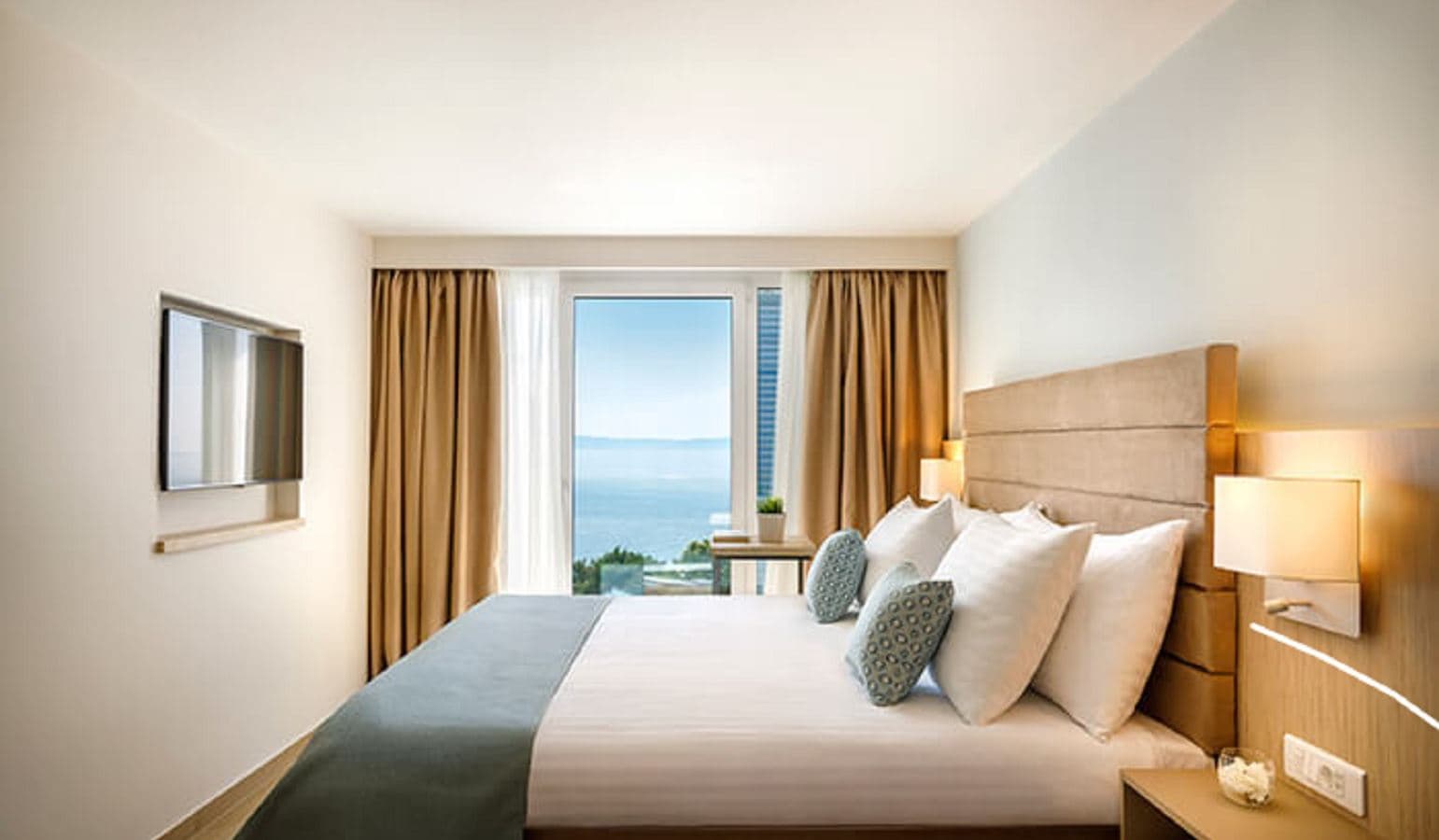 rooms-junior-suite-sea-view-balcony