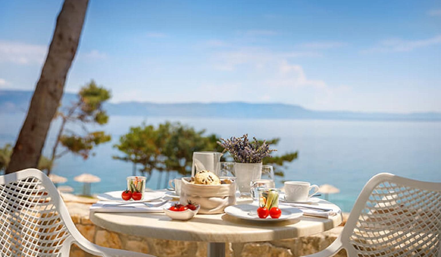 rooms-premium-v-level-suite-sea-view-balcony