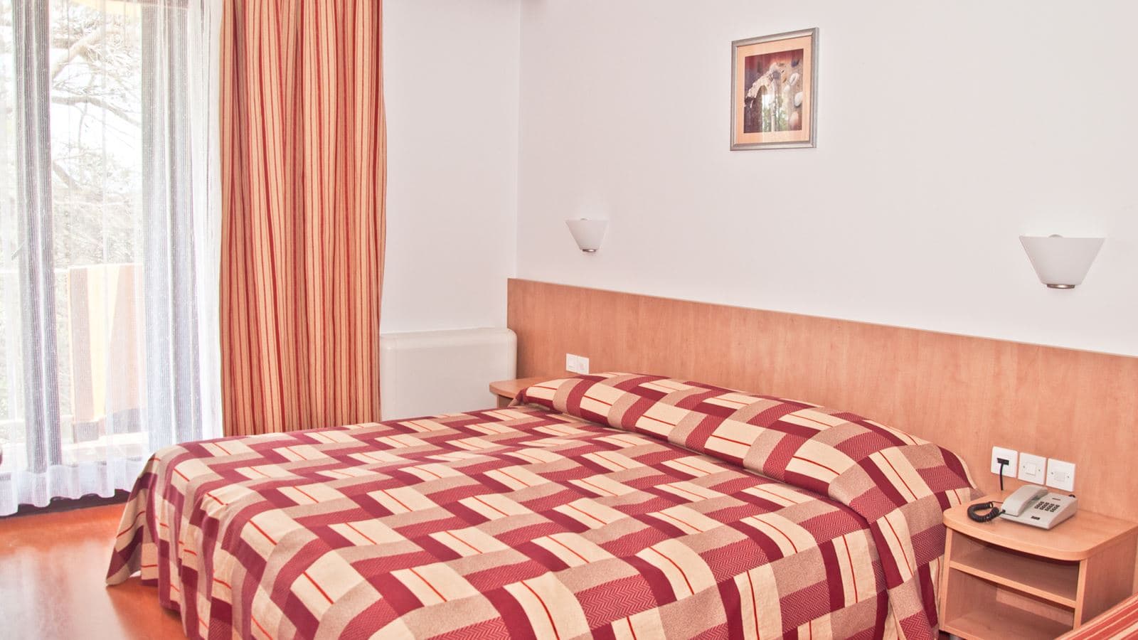 rooms-triple-standard-room-balcony