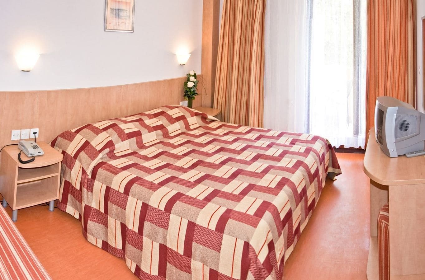 rooms-triple-standard-room-balcony