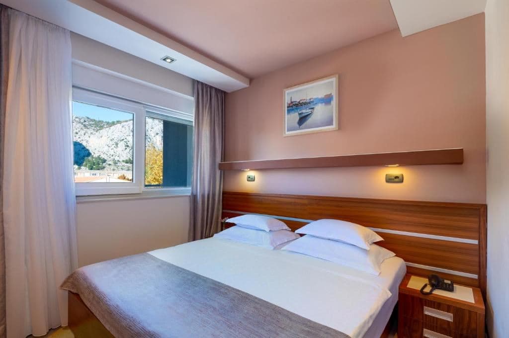 rooms-room-economy