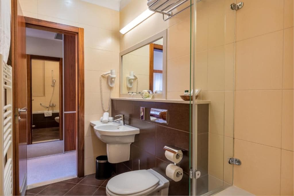 rooms-classic-room