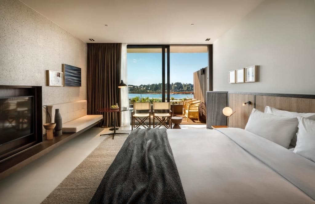 rooms-double-premium-room-seaview-balcony
