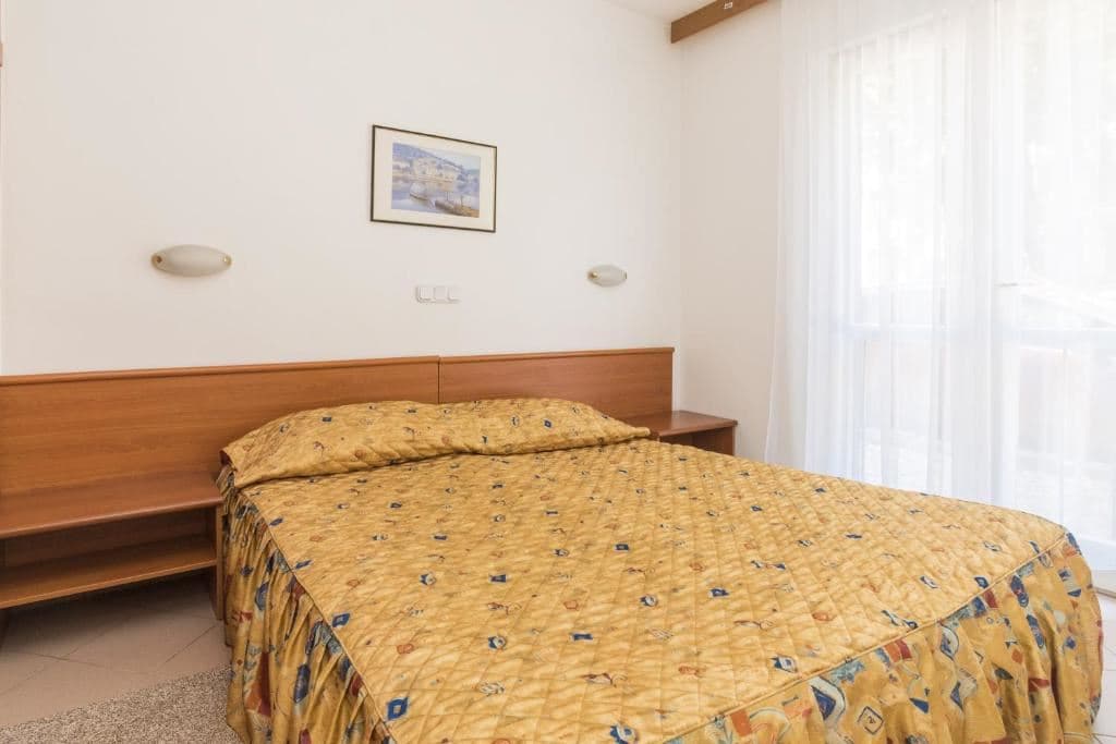rooms-1-bedroom-apartment-park-view-balcony-economy