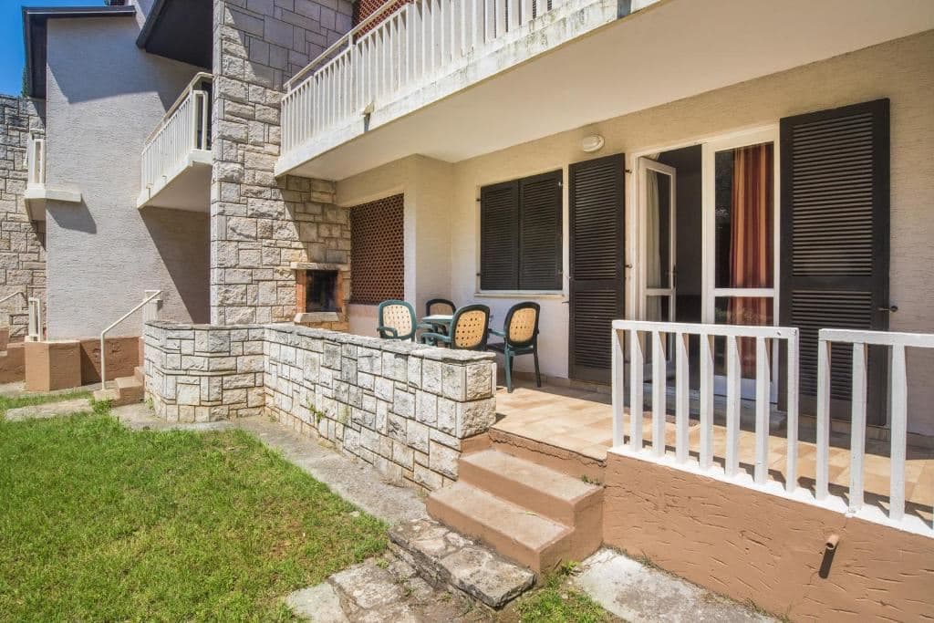 rooms-multiplebed-apartment-park-view-balcony-economy
