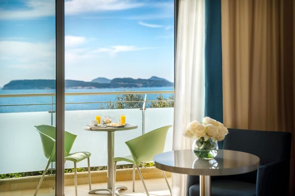 rooms-double-superior-room-seaside-balcony-or-terrace