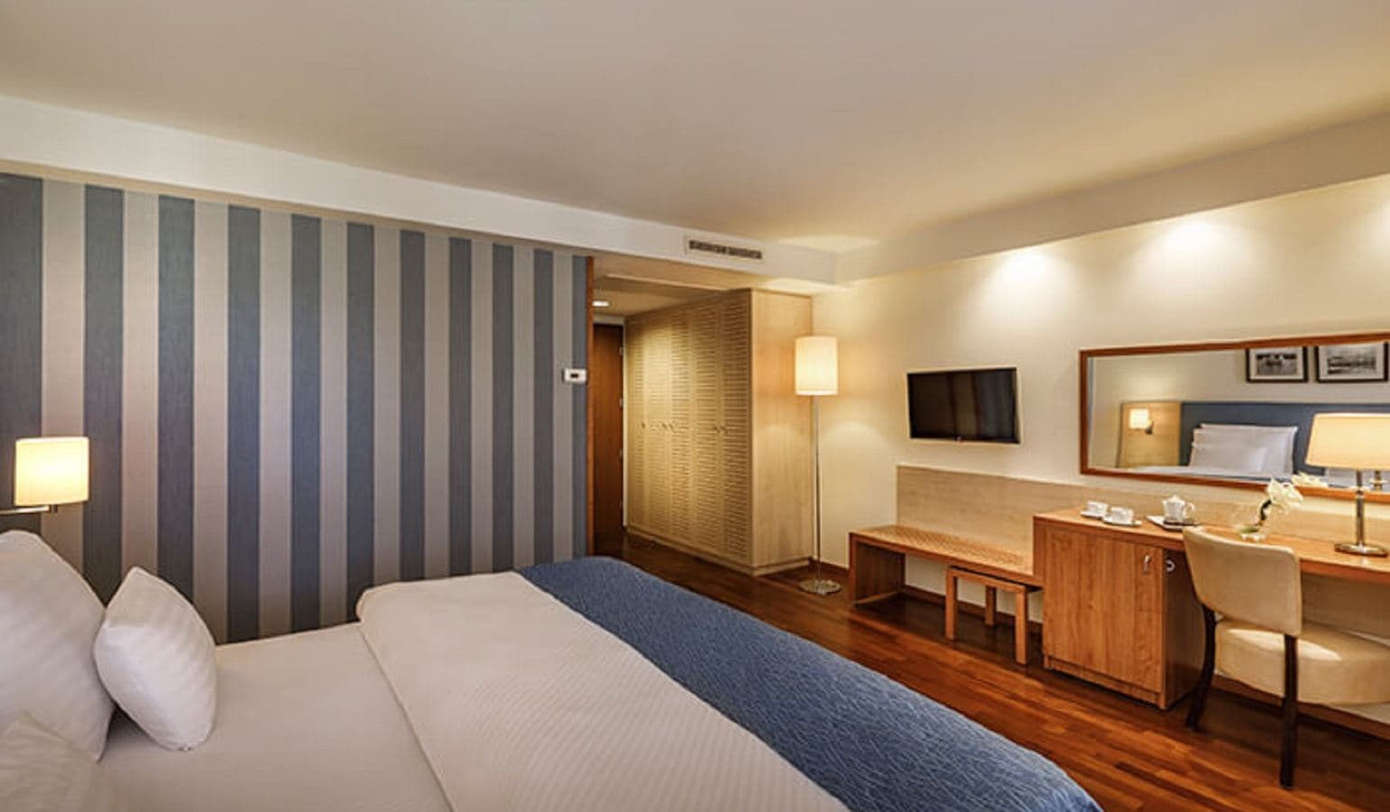 rooms-classic-room