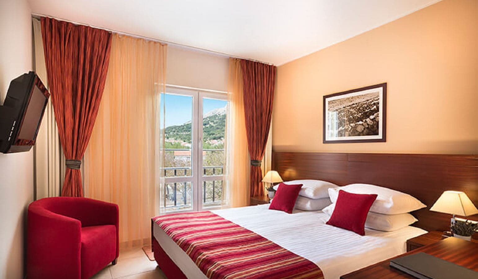 rooms-superior-apartment-balcony