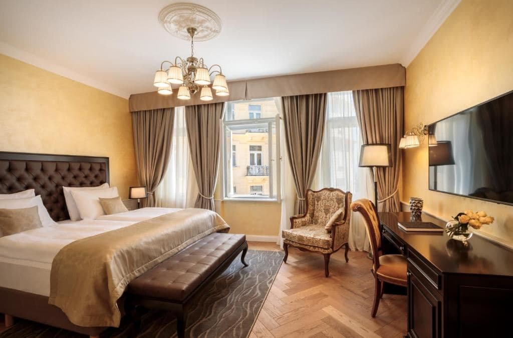 rooms-double-superior-room-streetview