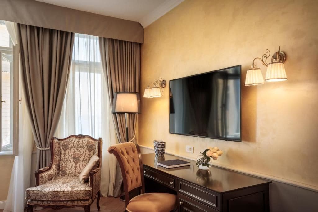 rooms-singleuse-superior-room-streetview