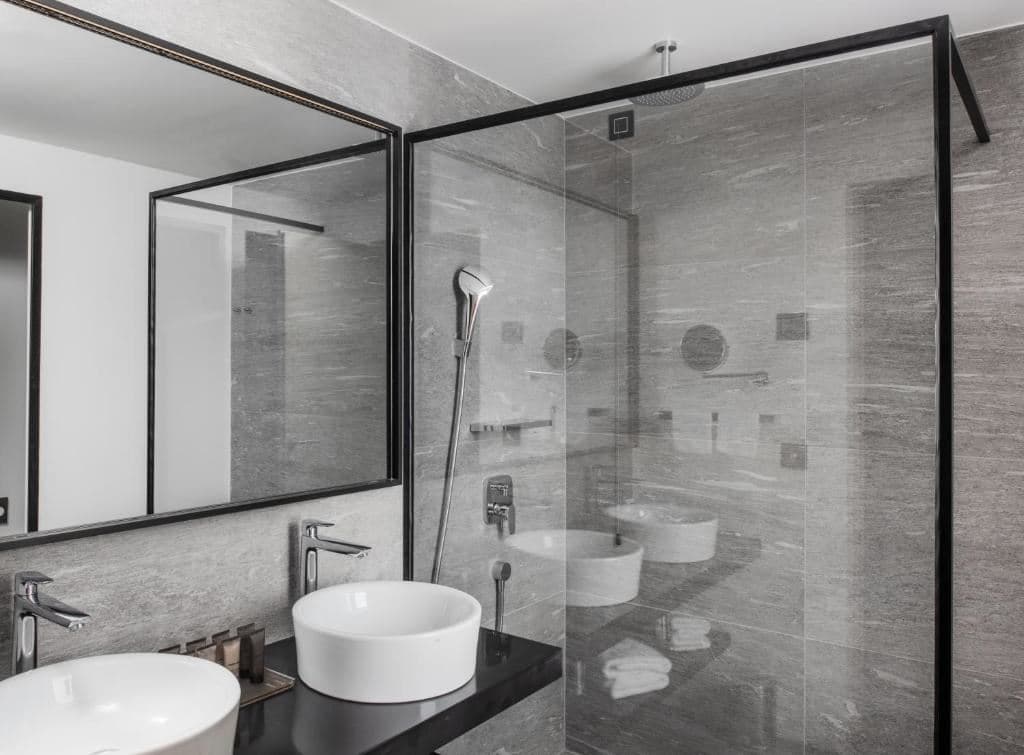 rooms-single-use-superior-room-city-view