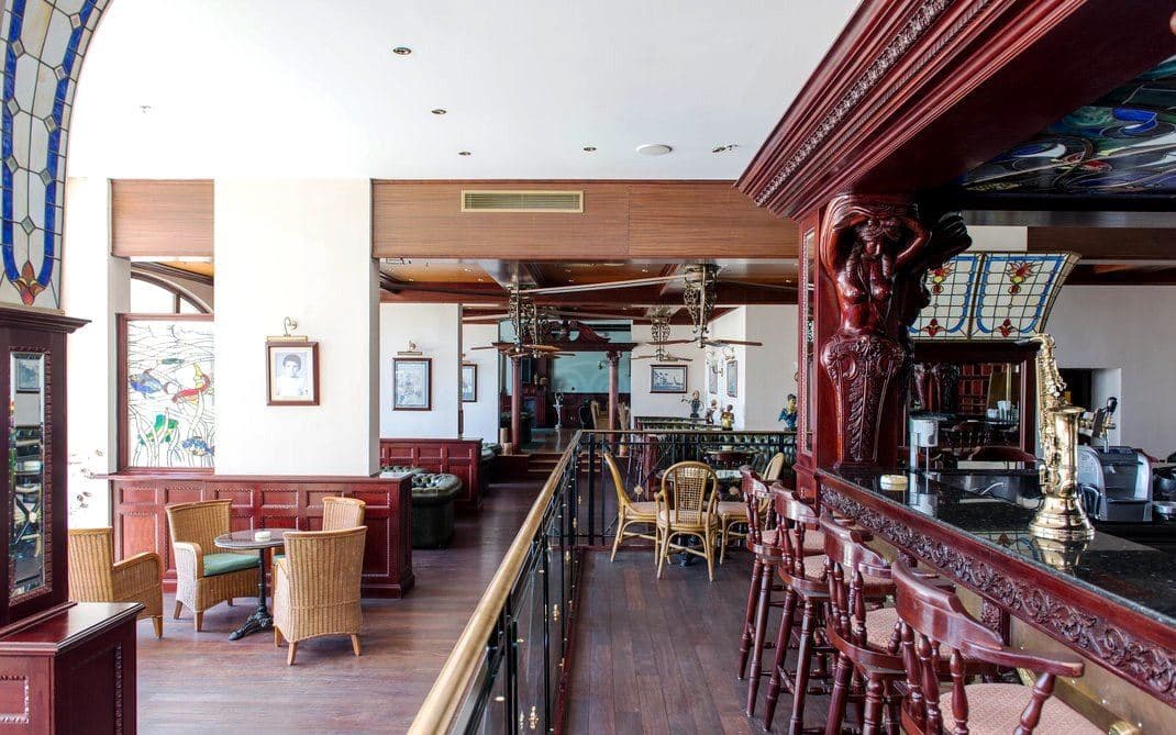 bars-johnnys-bar
