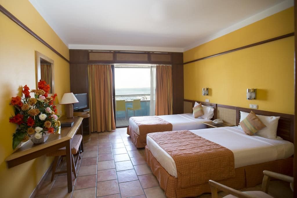 rooms-superior-room