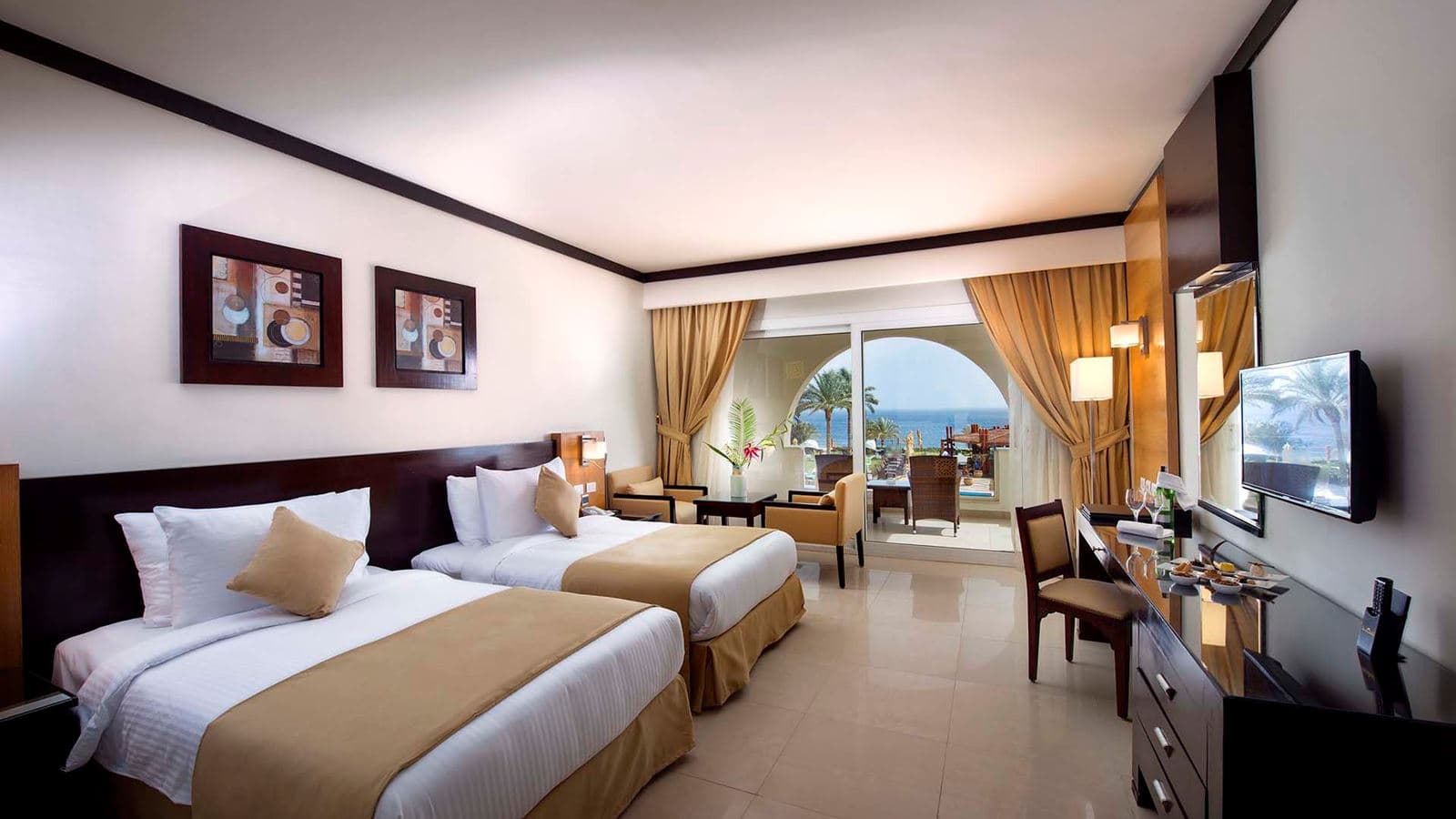 rooms-deluxe-room-pool-sea-side-room