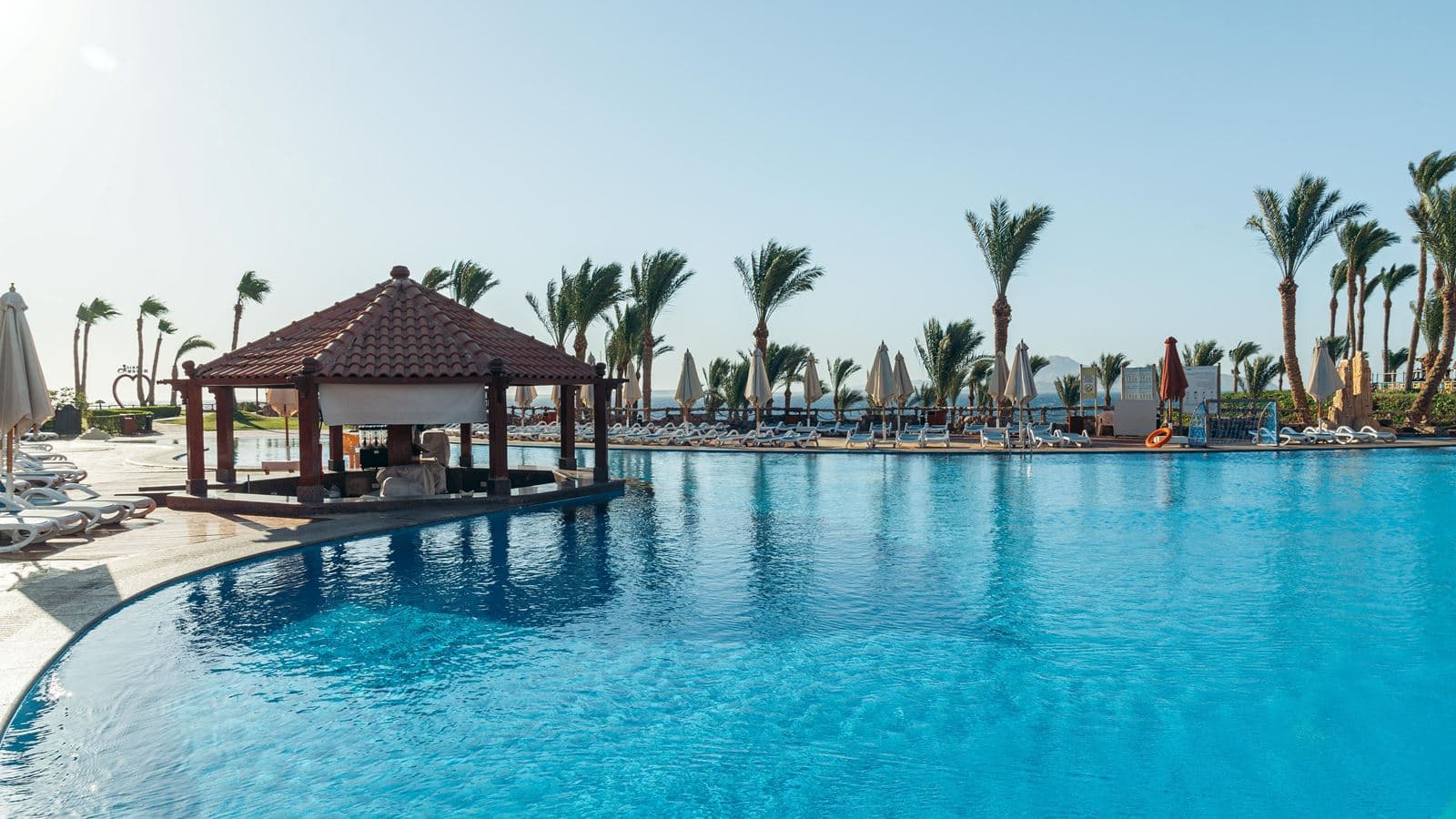 bars-outdoor-pool