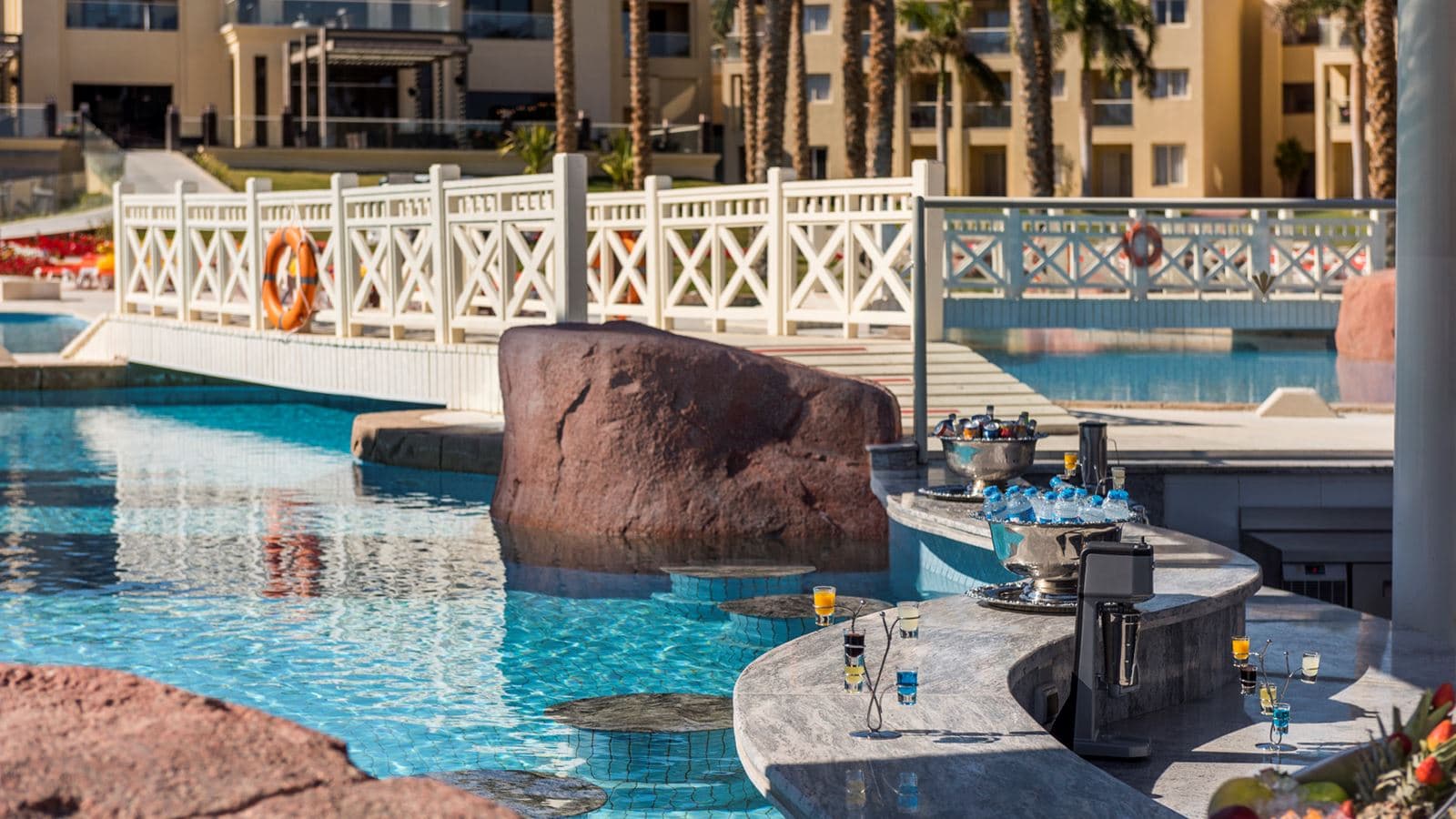 bars-lagoon-pool-bar