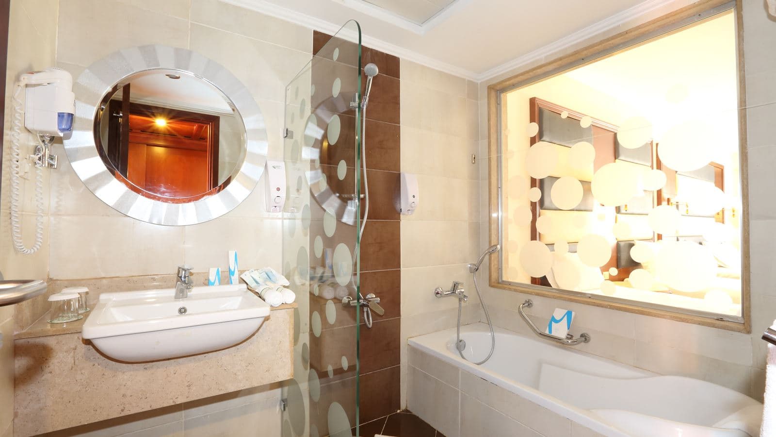 rooms-superior-room