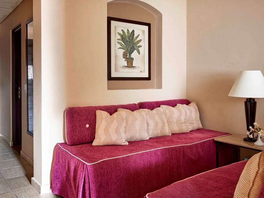 rooms-deluxe-door-family-pool-view