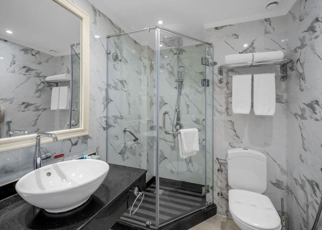 rooms-standard-pool-view-room