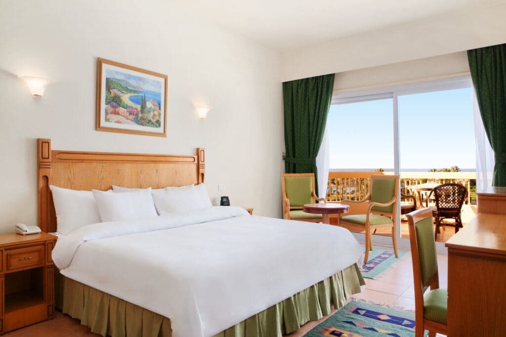 rooms-deluxe-room-main-building