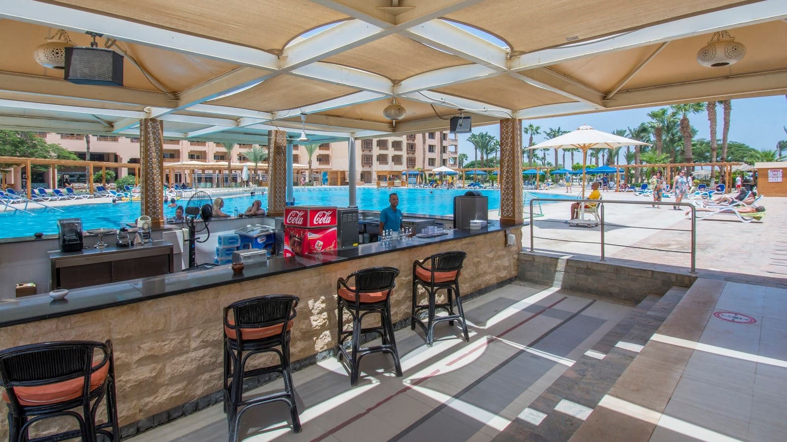 bars-la-terrace-pool-bar