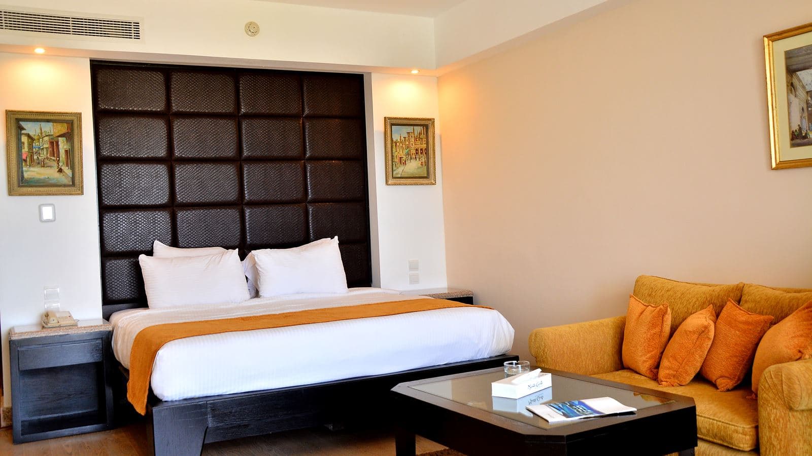rooms-royal-room