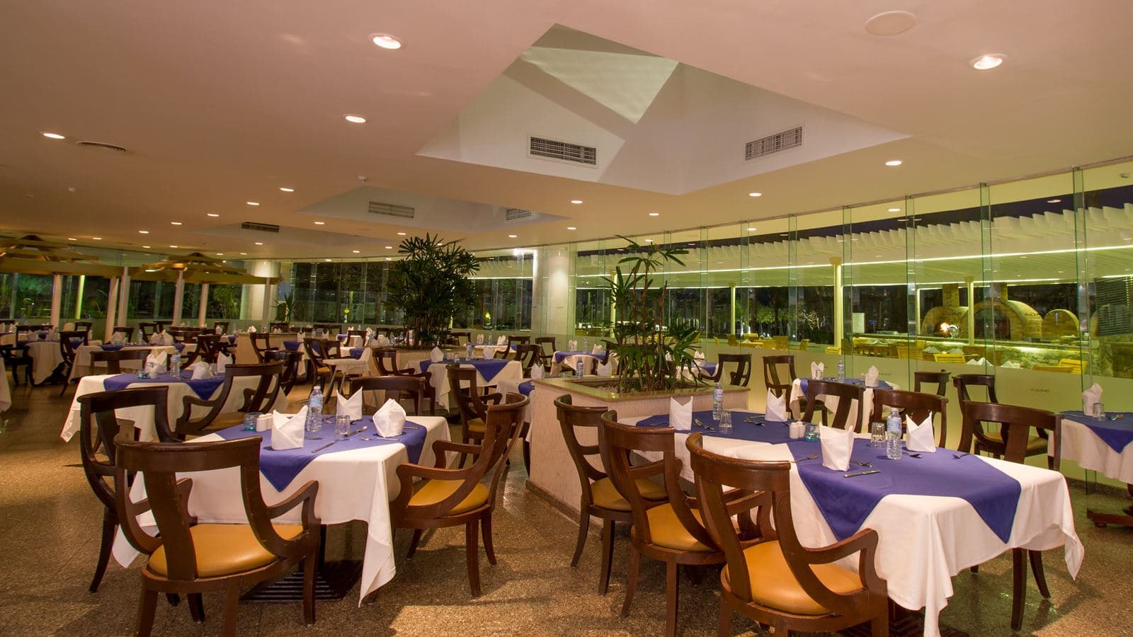 restaurants-le-cafe
