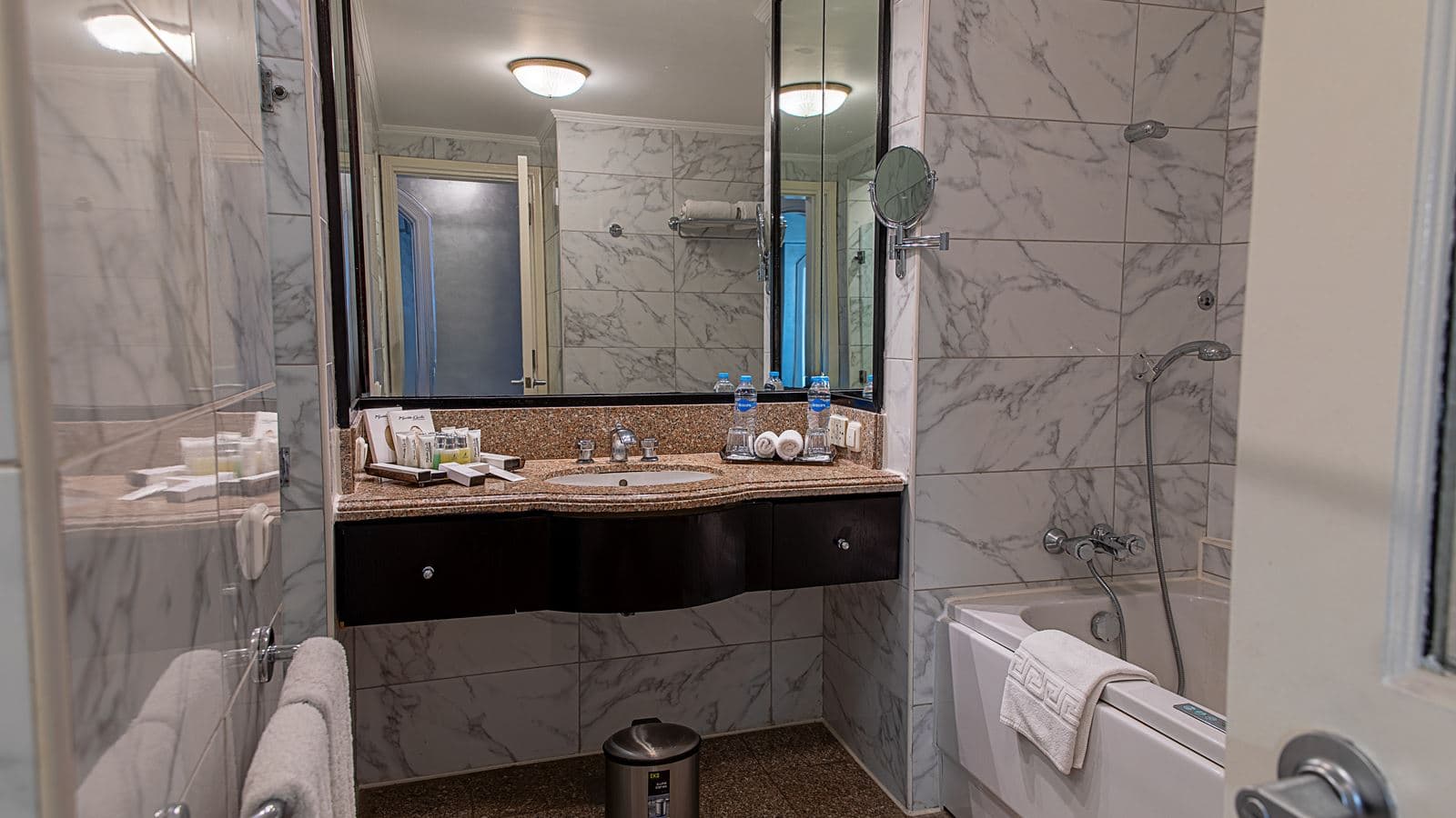 rooms-royal-room