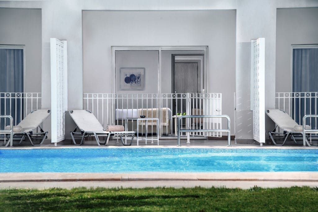 rooms-superior-standard-swim-up