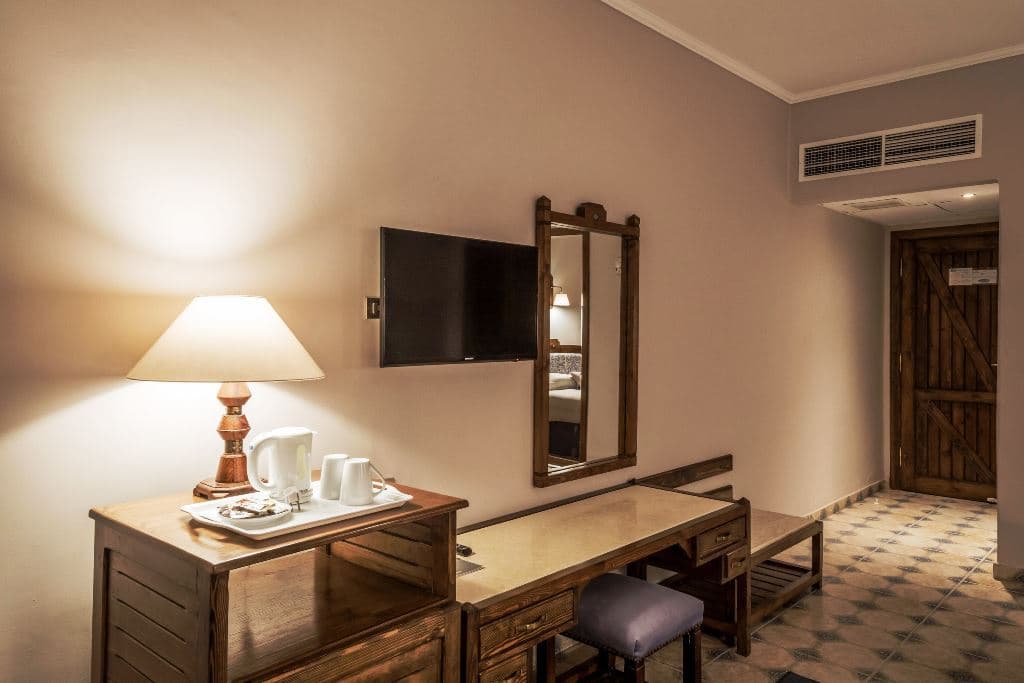 rooms-premium-room-pool--seaview