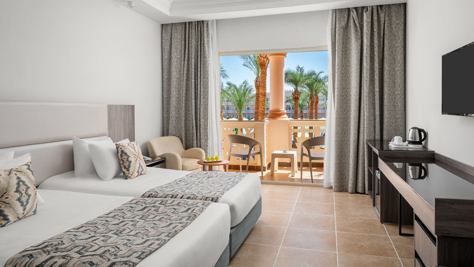 rooms-standard-room-pool-view