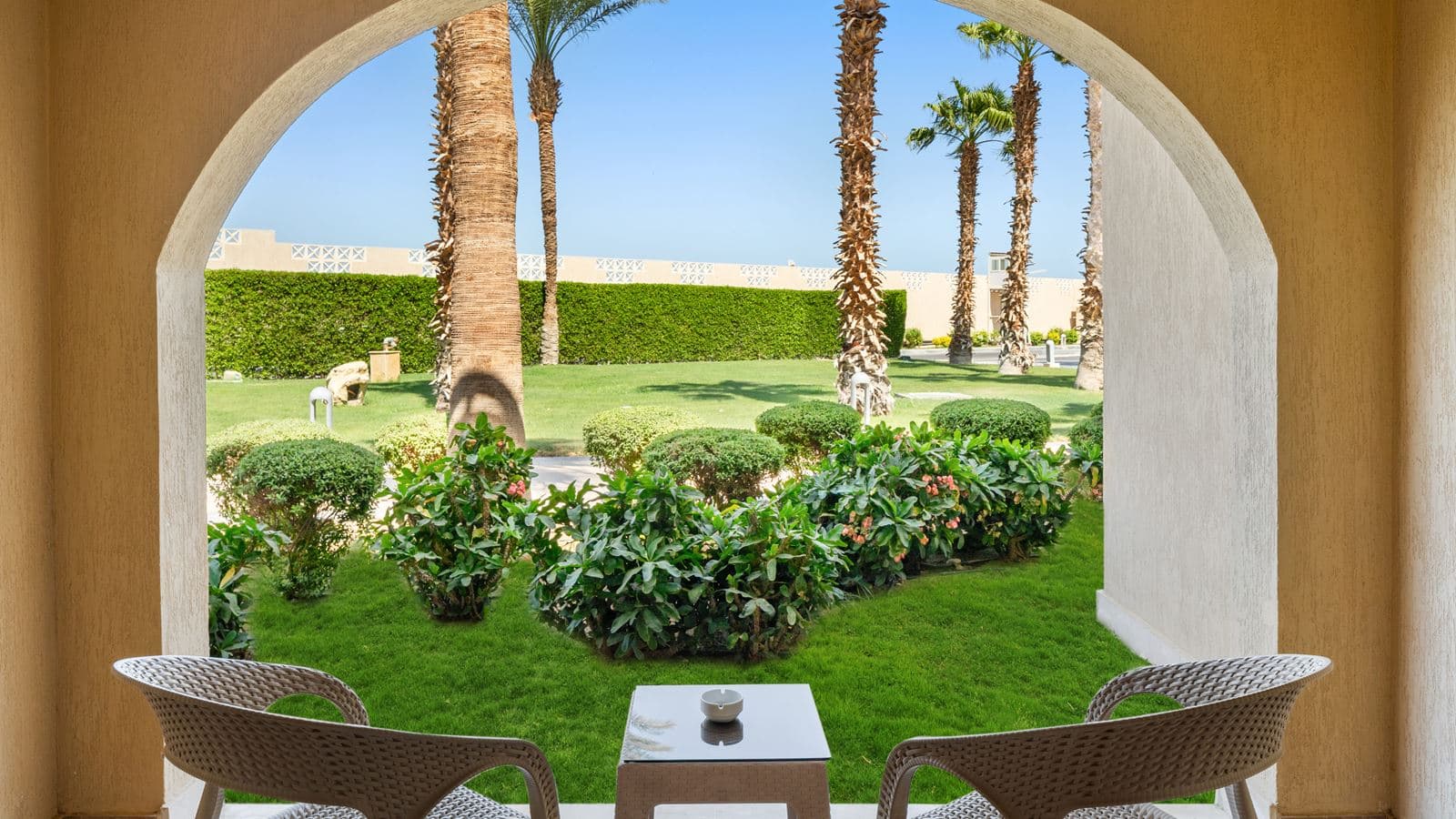 rooms-bungalow-room-garden-view