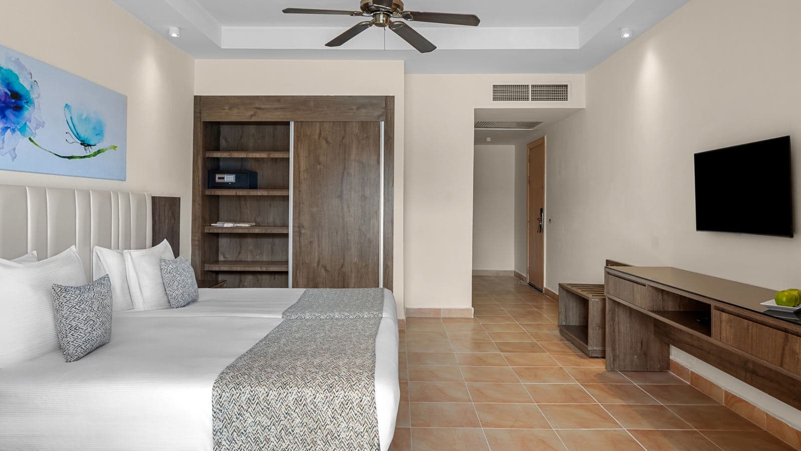 rooms-standard-room-gardenpool-view