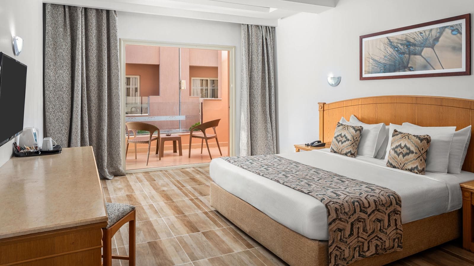 rooms-family-room-garden-view