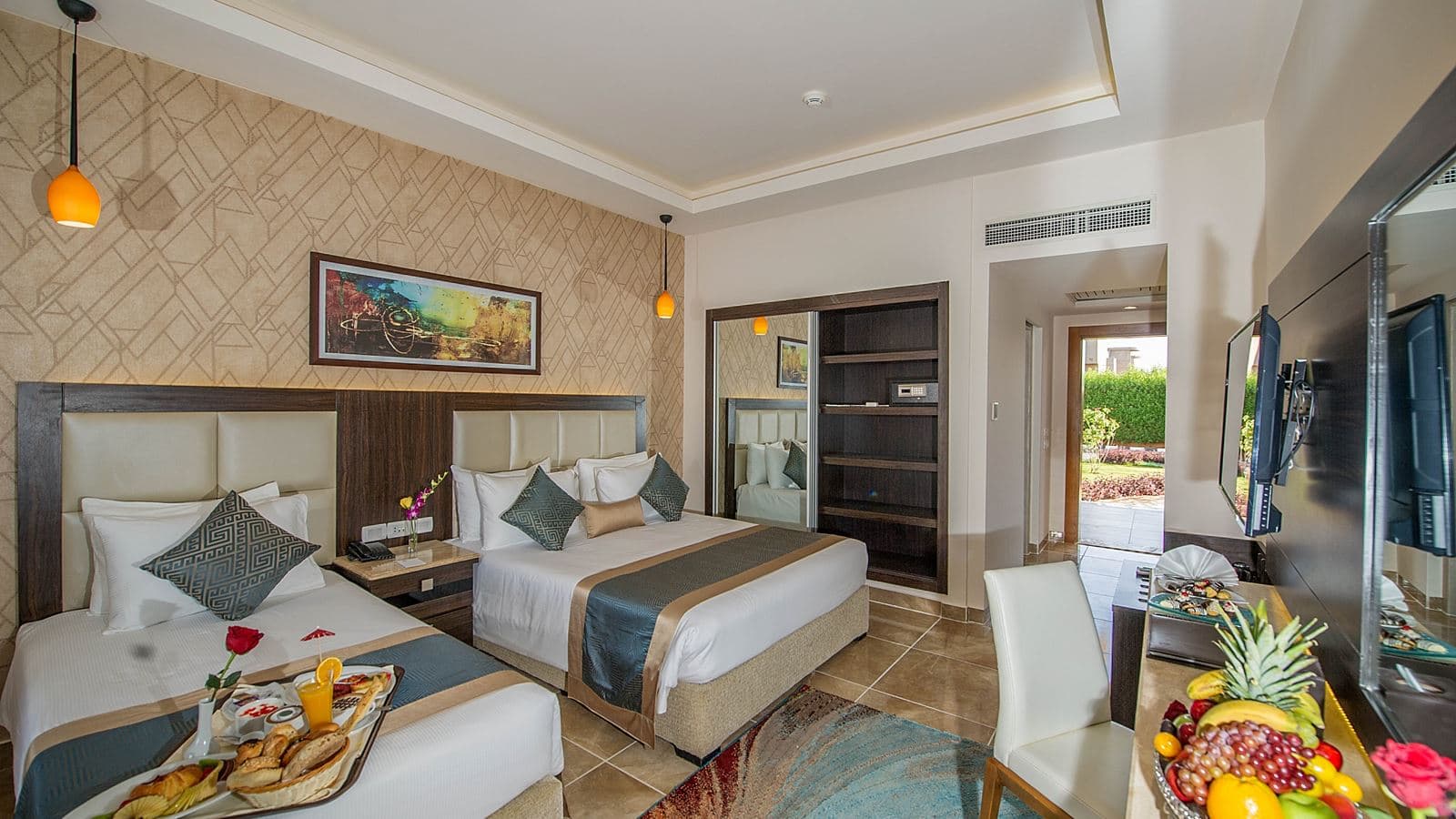 rooms-family-room-sliding-door-pool--garden-view-ex-family-room-bunkbed