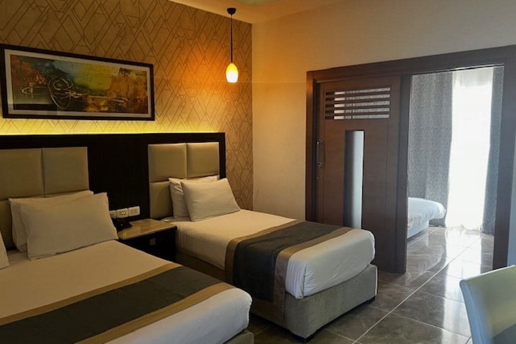 rooms-family-room-sliding-door-pool--garden-view-ex-family-room-bunkbed