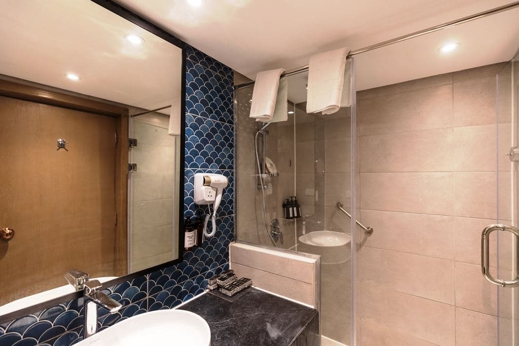 rooms-junior-suite-city-view
