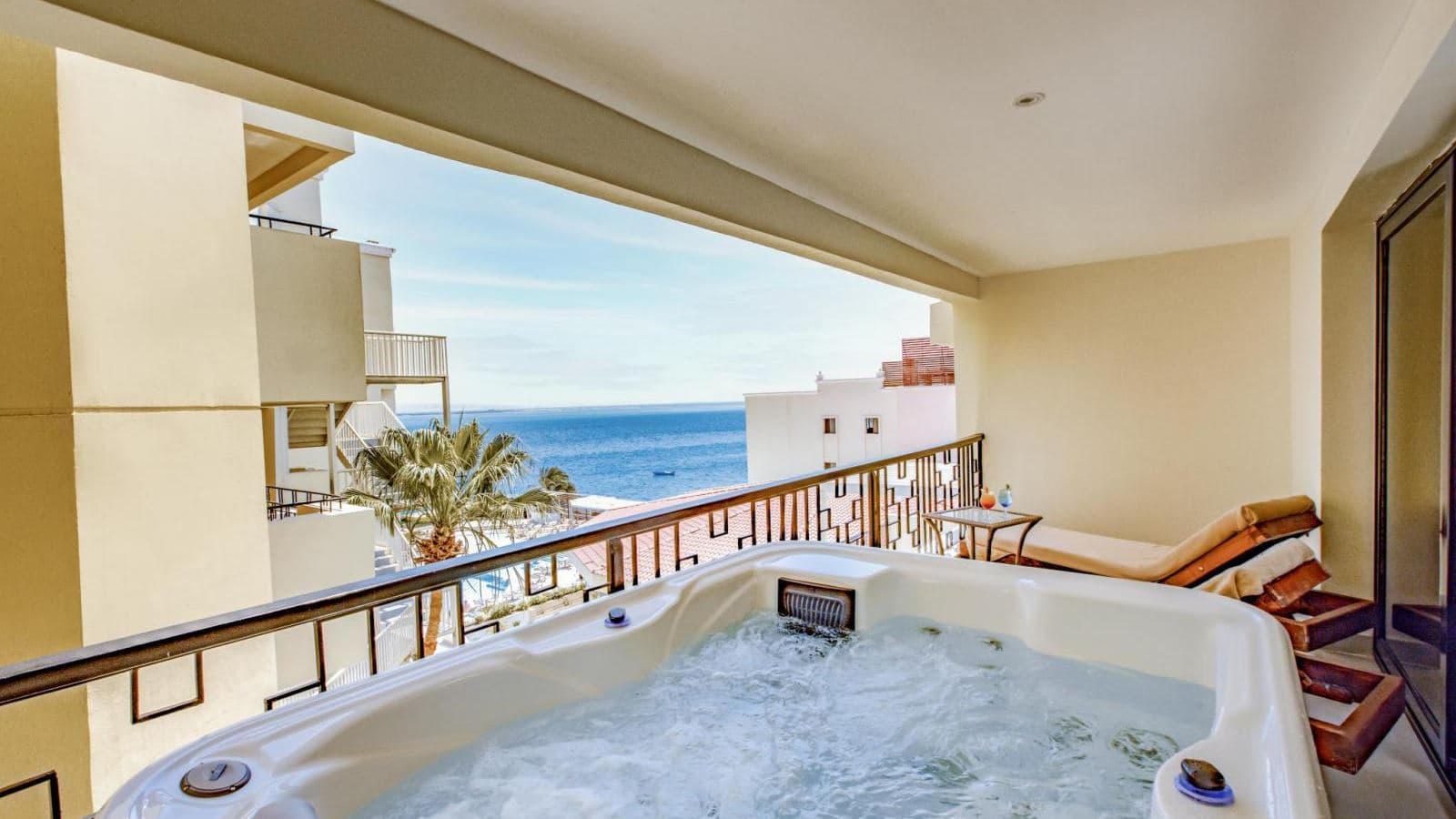 rooms-mega-room-sea-view