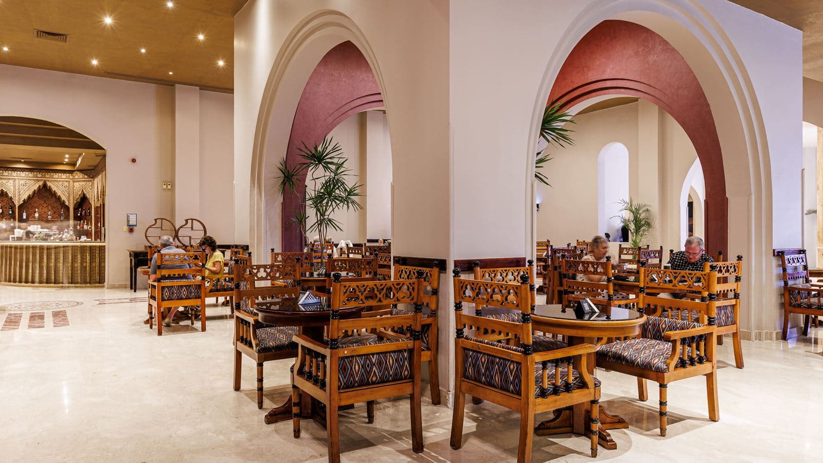 restaurants-sun-ray-lobby-bar