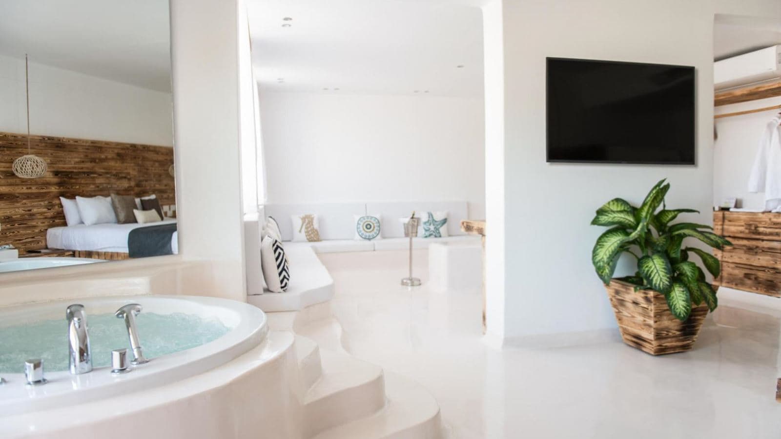 rooms-the-party-never-ends-suite