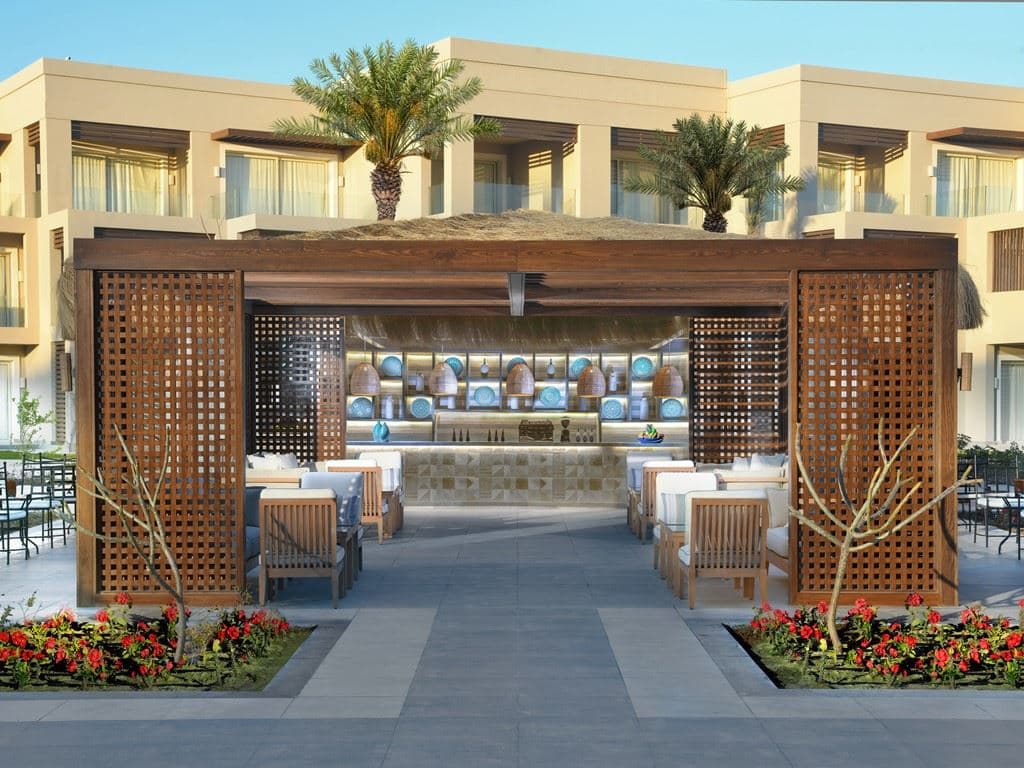 restaurants-cabana-pool-restaurant