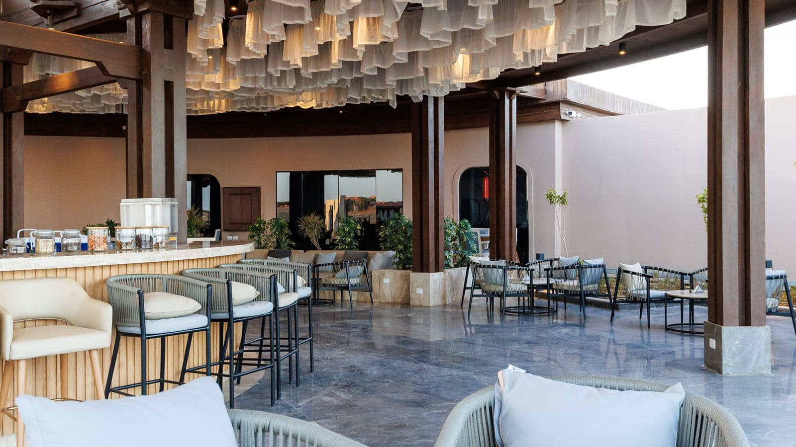 restaurants-salt-international-bar--village-area-adults-only-+16yrs